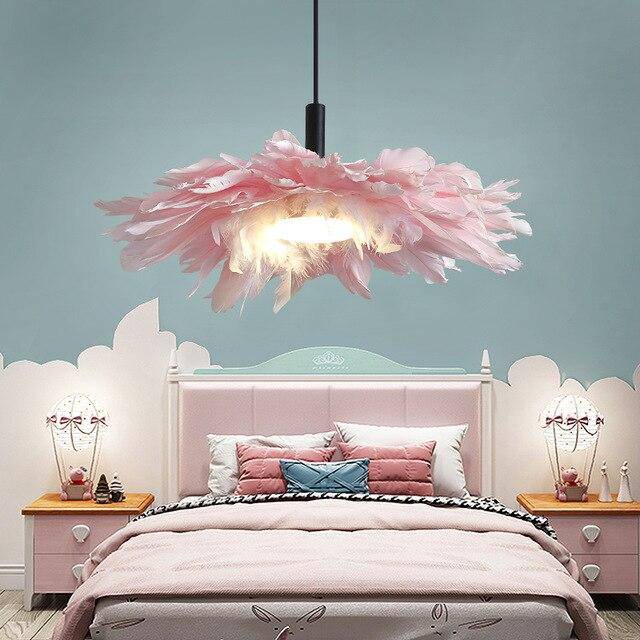 Lámpara de suspensión con plumas LED estilo romántico