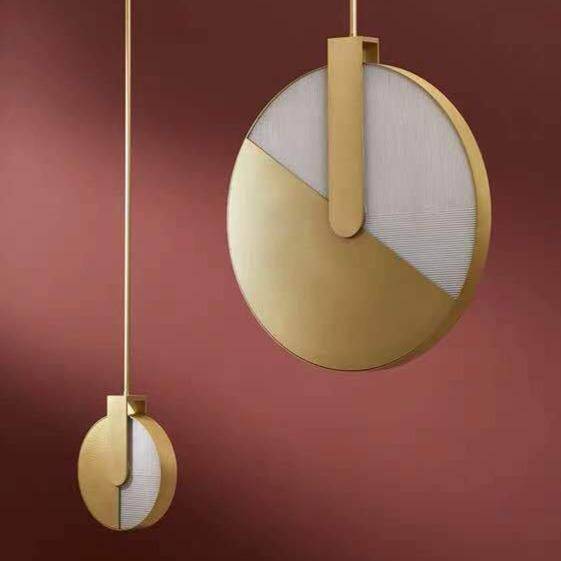 Lámpara de suspensión design LED con disco metálico dorado minimalista