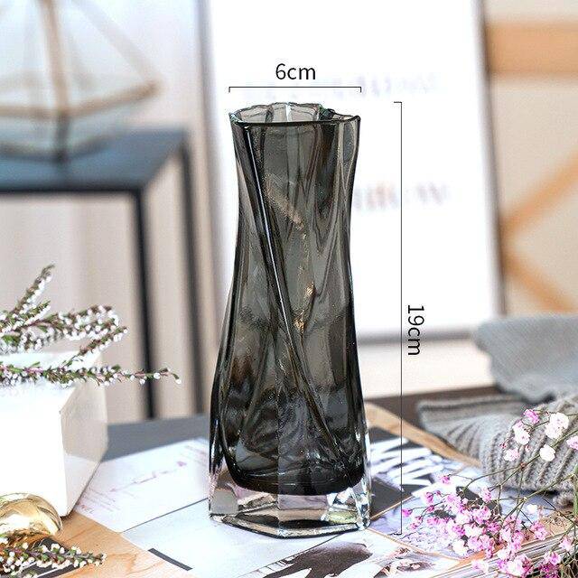 Vase en verre design au style géométrique Urna