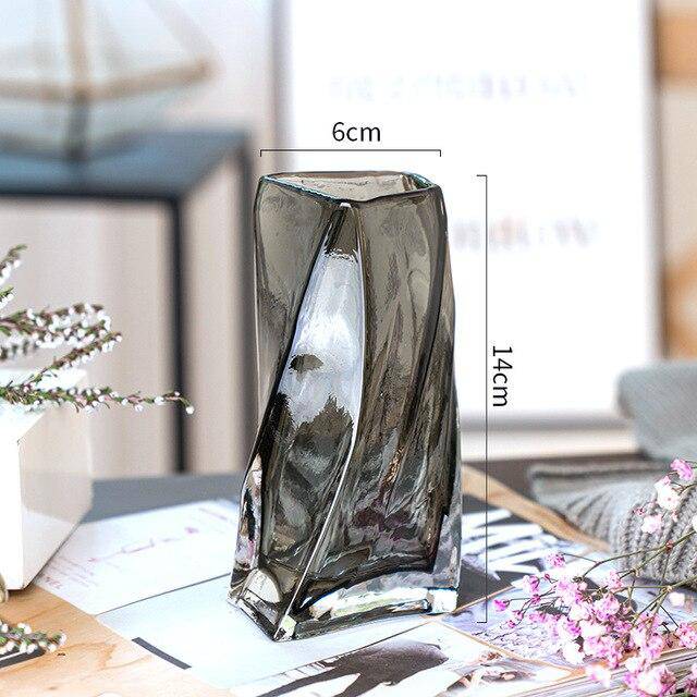 Design glass vase in geometric style Urna