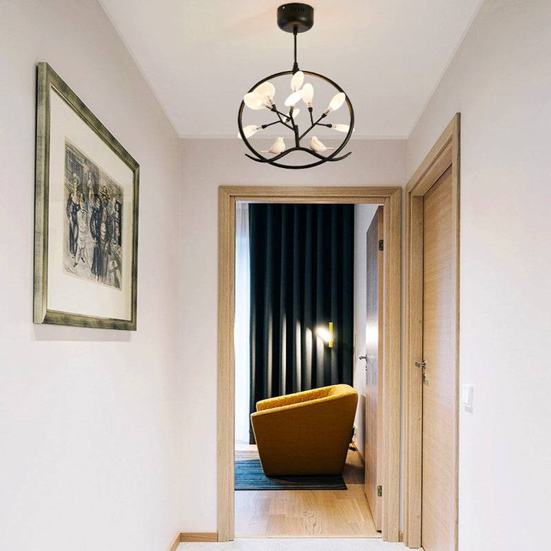 Lustre moderne avec arbre et oiseaux dans anneau Rhym