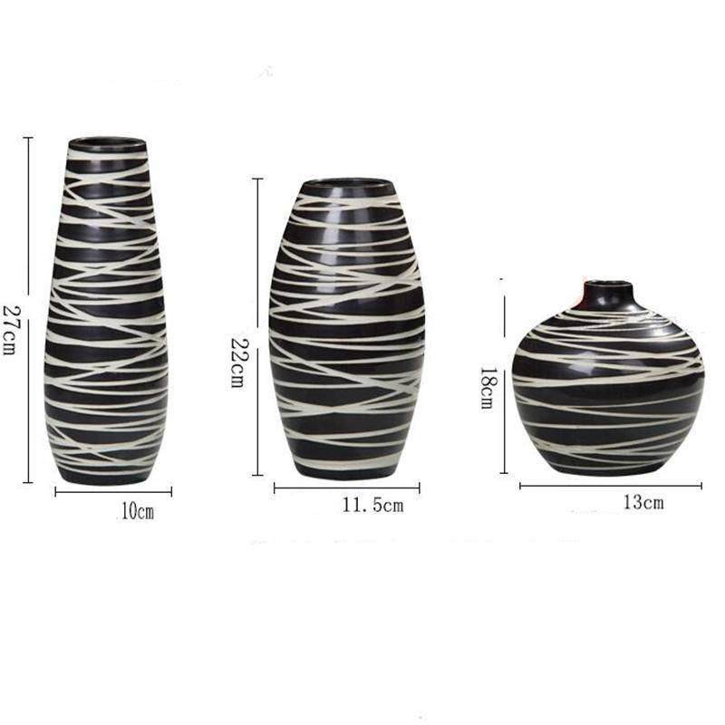 Jarrón design en cerámica negra estilo cebra