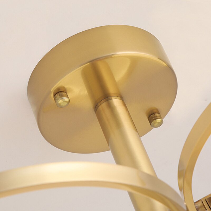 Araña design de metal dorado con lámpara redonda Skalla