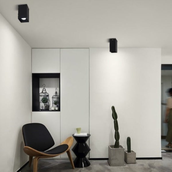 Spot moderne LED cubique et métallique Elma