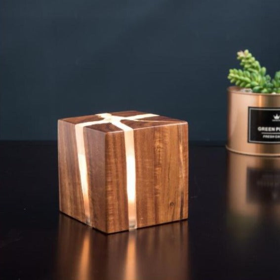 Aplique escandinavo LED cubo de madera Lymena