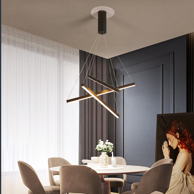 Lustre design LED avec baguettes métalliques lumineuses Solana