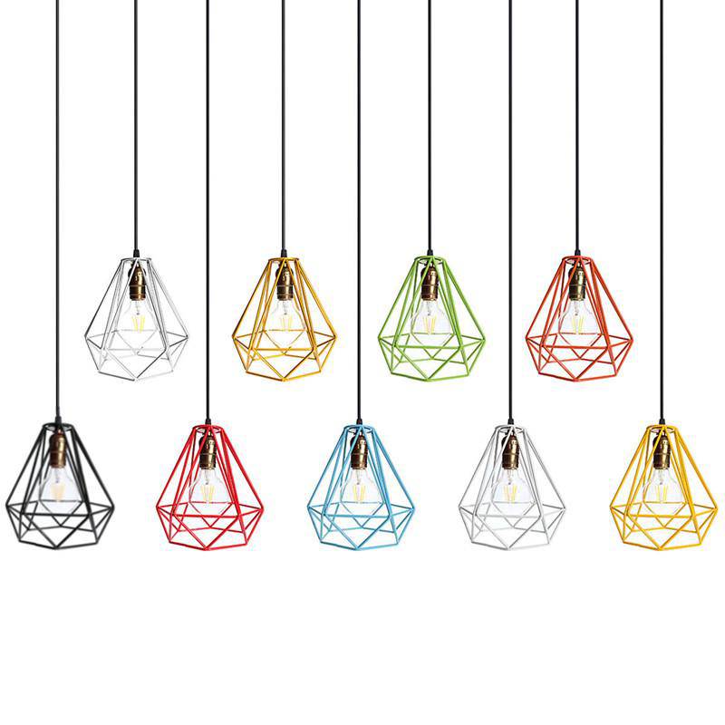 Lámpara de suspensión design en jaulas metálicas de diferentes colores