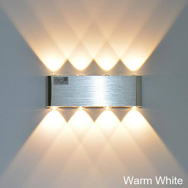Lámpara de pared cromada con LED de color Sconce