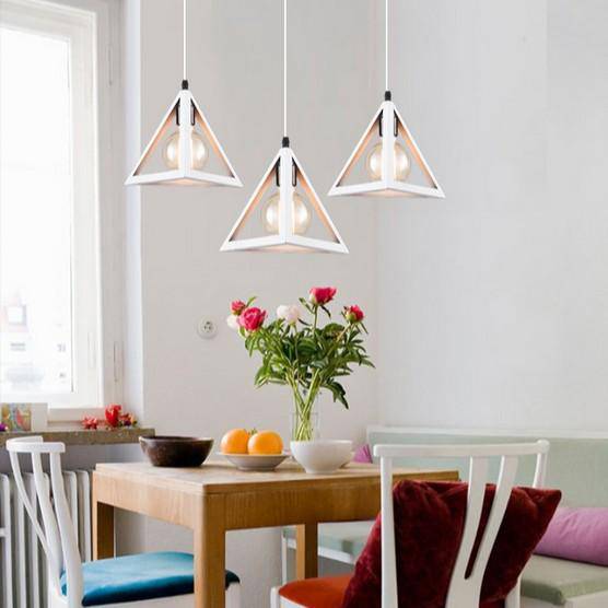 Design Pendant light in triangle of different colors