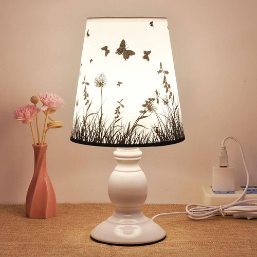 Lámpara de cabecera blanca con pantalla de tela con mariposa y flores