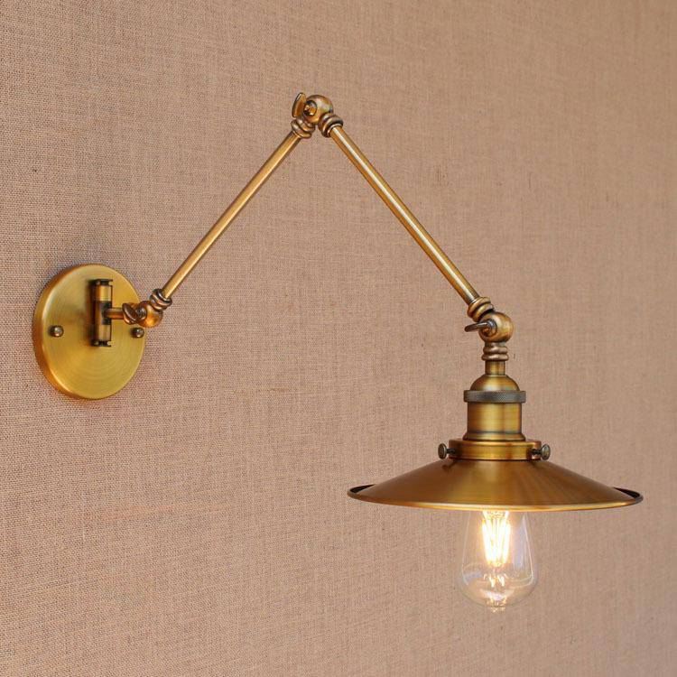 Lámpara de pared dorada de estilo antiguo con brazo oscilante
