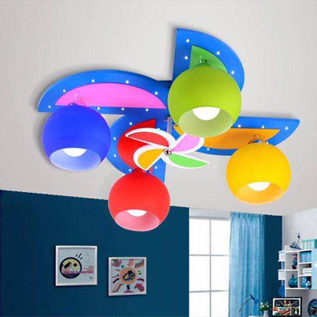 Lámpara de techo LED para niños en forma de hélice de colores