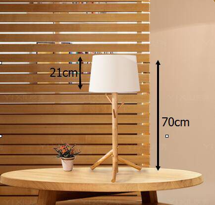 Lámpara de cabecera con pantalla de tela y base de madera de estilo arbóreo