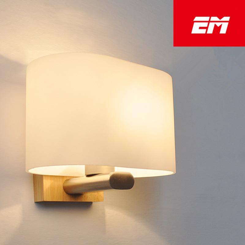 Aplique LED de madera con pantalla redondeada