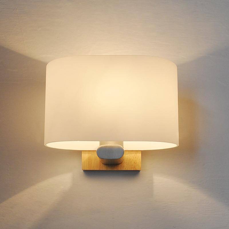 Aplique LED de madera con pantalla redondeada