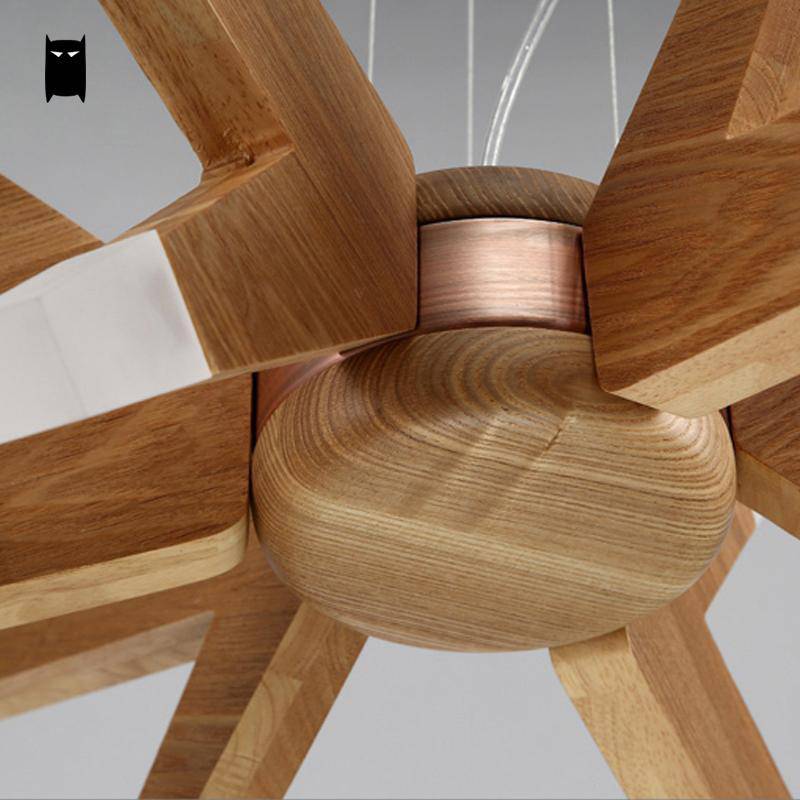 Araña design con LED y ramas de madera Contemporánea