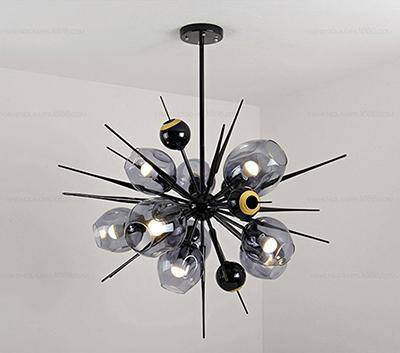 Lámpara de araña design moderno LED dorado y negro con bolas de cristal y pinchos