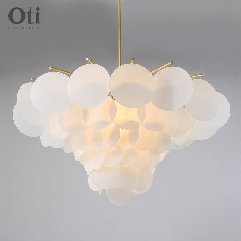 Lustre design avec branches dorées et boules en verre Vertigo