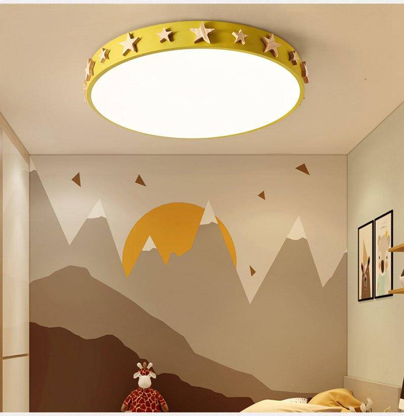 Lámpara de techo LED de colores con estrellas doradas