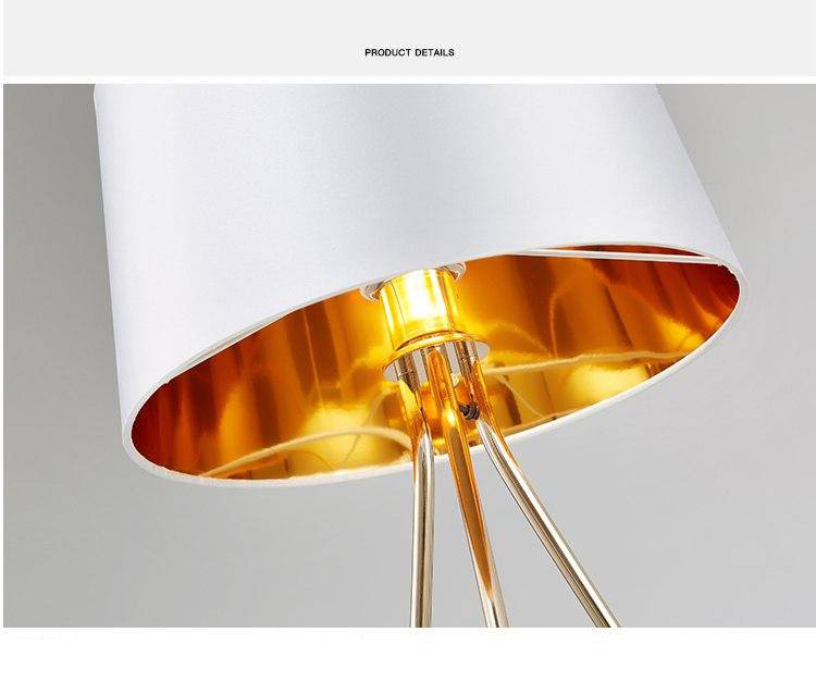 Design table lamp with lampshade and chrome feet Novelty