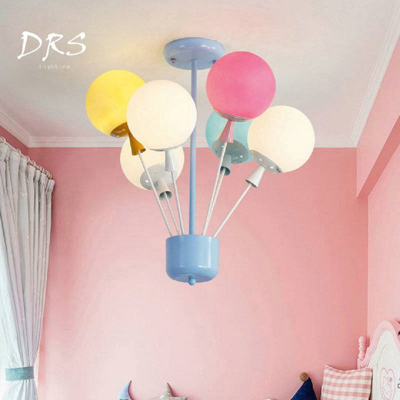 Lámpara de techo infantil con globos de cristal de colores