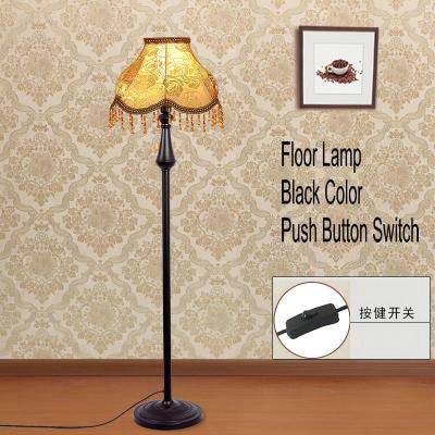Lámpara de pie LED con pantalla de tela sobre soporte