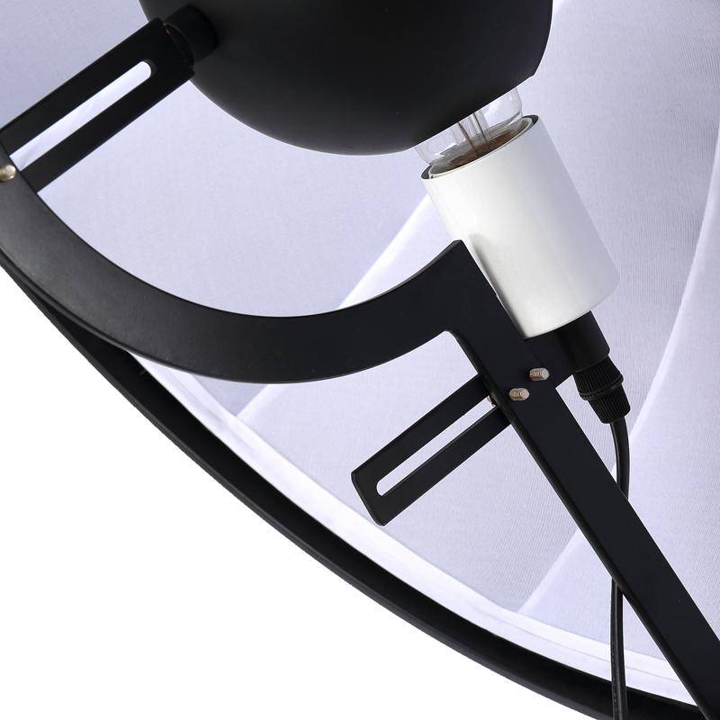 Lámpara de pie moderna con trípode Fotografía