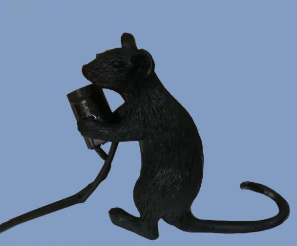 Table lamp in the shape of a mouse holding a lamp