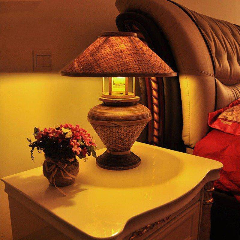 Vintage red bedside lamp with lampshade in bamboo Asia