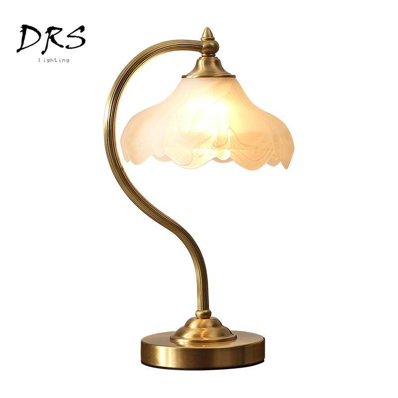 Gold table lamp with lampshade in glass Copper
