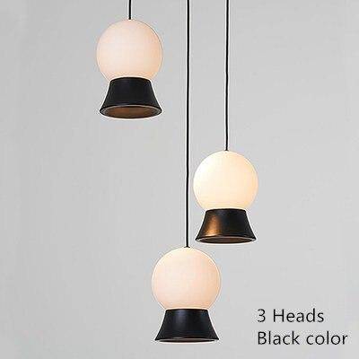 Suspension et lustre design à LED avec boule en verre et support dorée