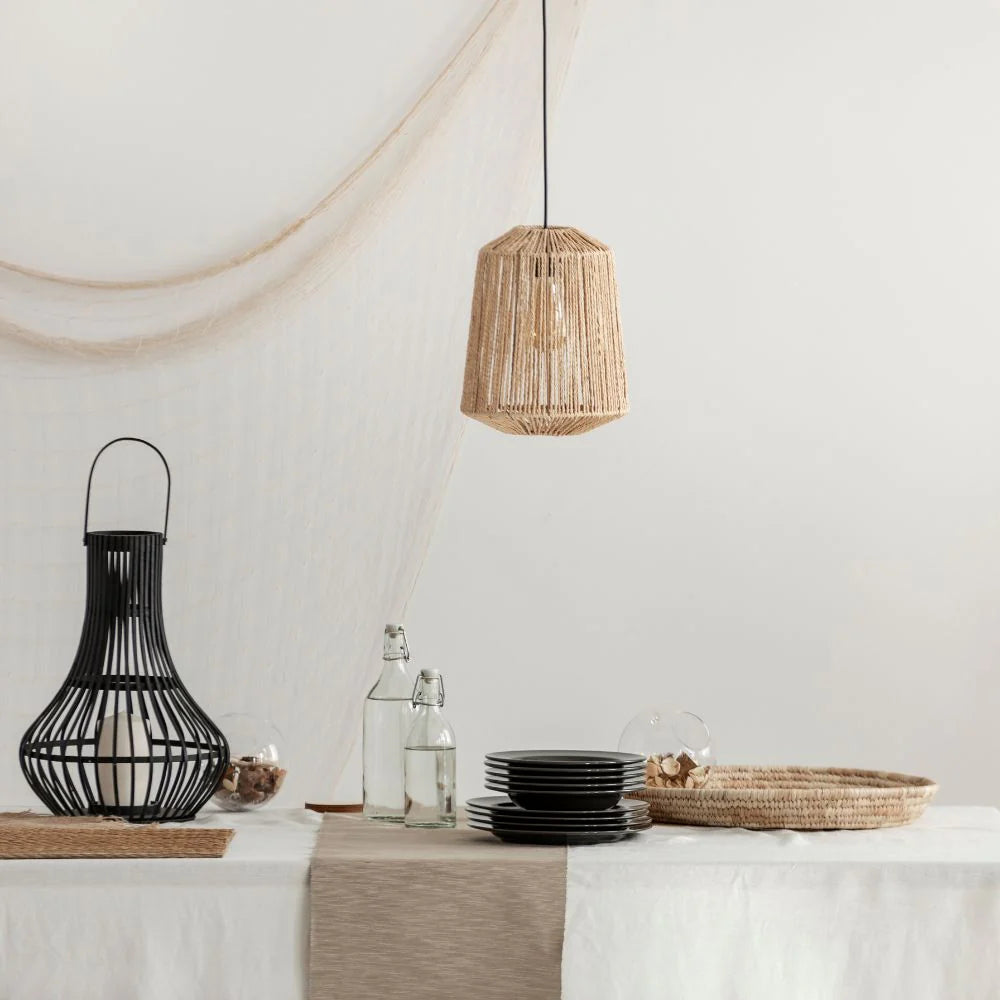 Des luminaires aux matériaux naturels pour une décoration méditerranéenne