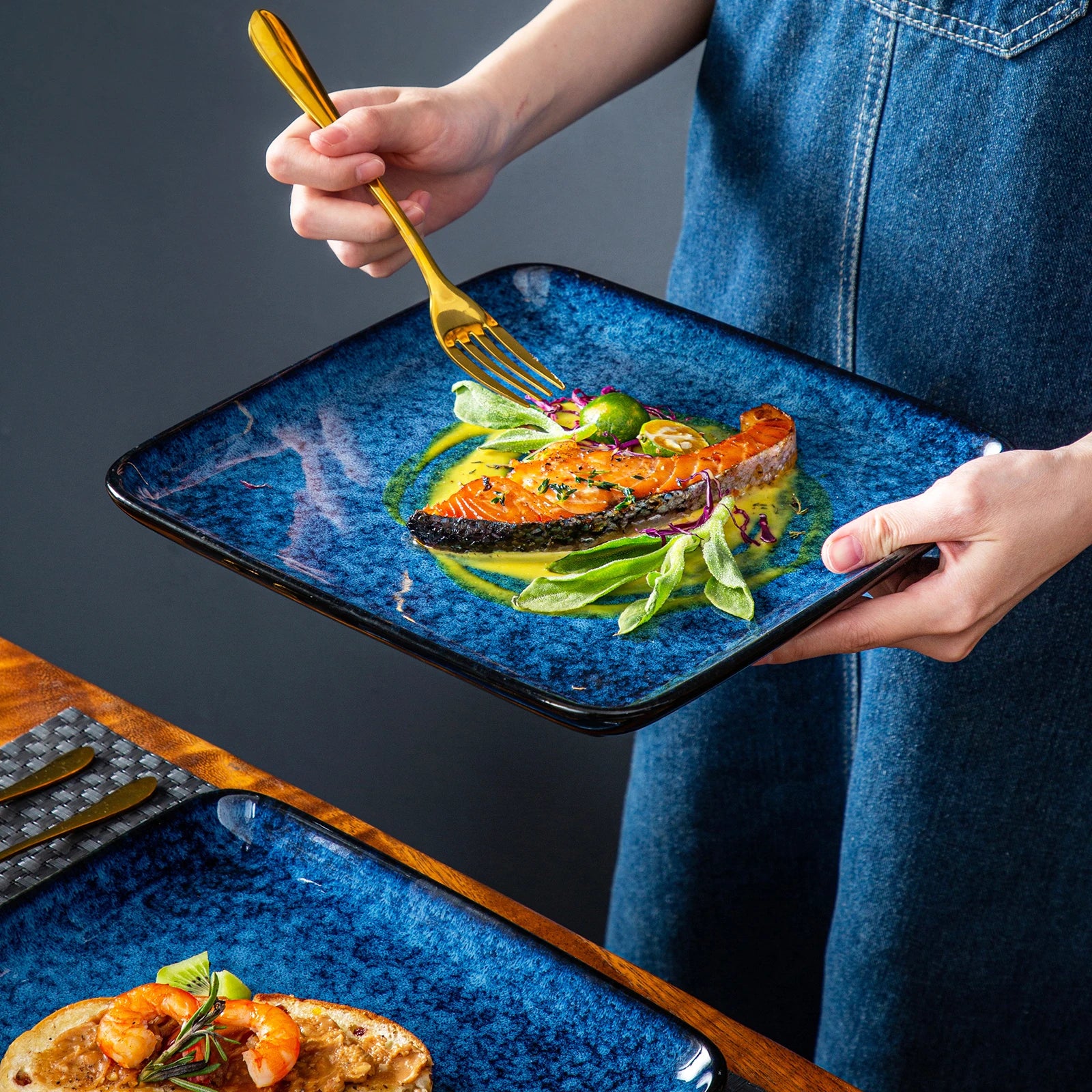 Service assiettes plates carrées en grès émail réactif - vue 6 sur 6