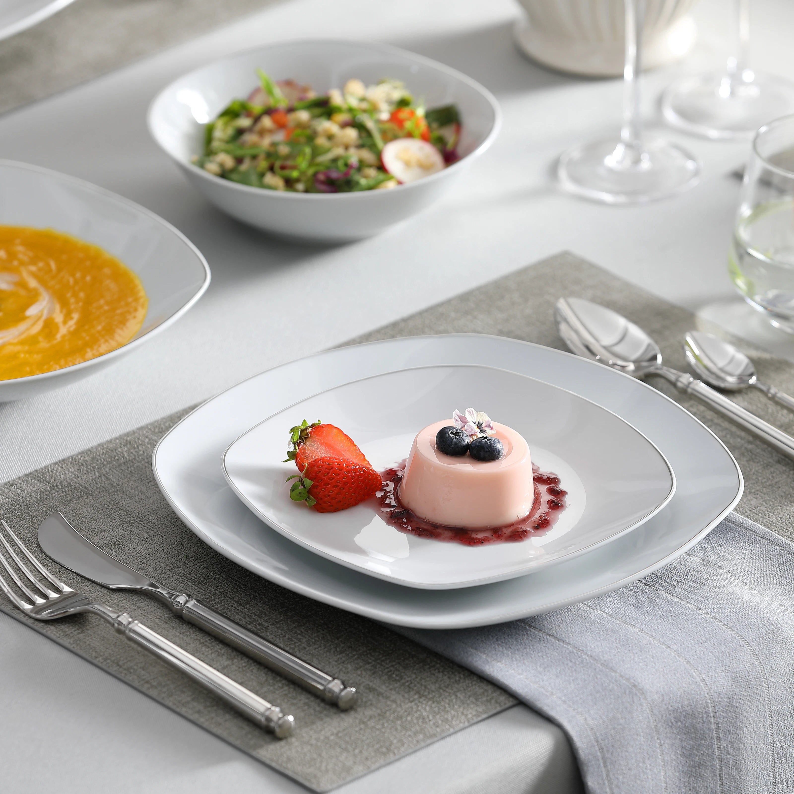 Service de table porcelaine bordure elegante 24 pieces - vue 5 sur 7