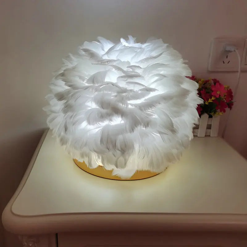 Lampe de Table en plumes roses et blanches naturelles - vue 3 sur 9