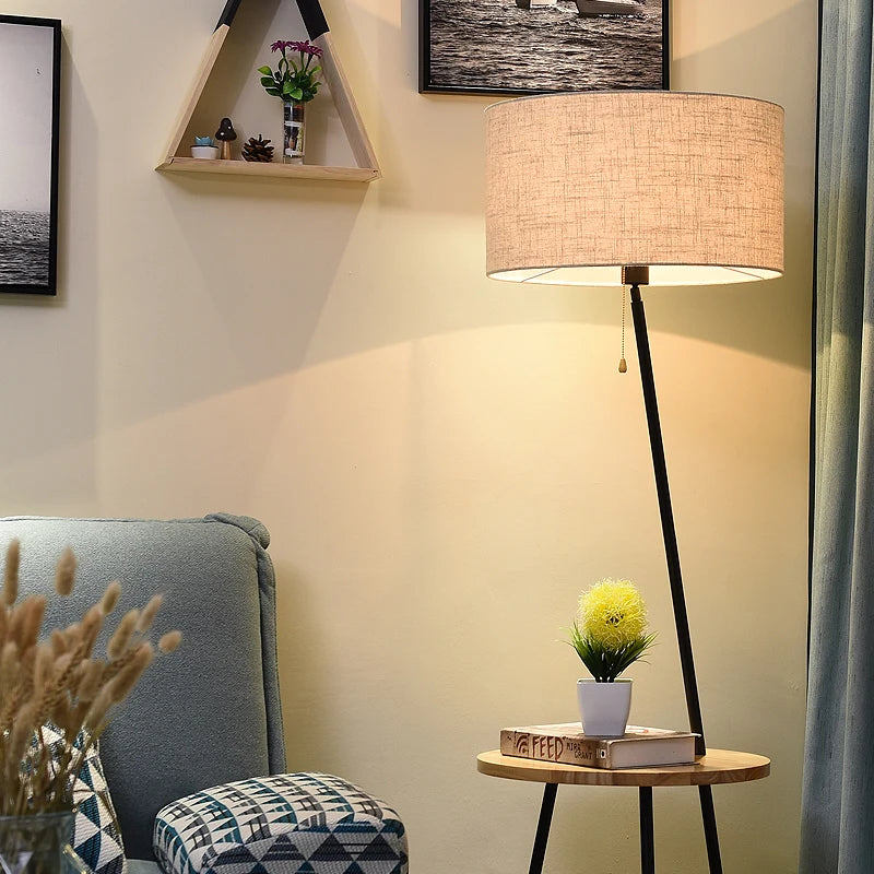 lampadaire en bois style européen avec plateau de rangement