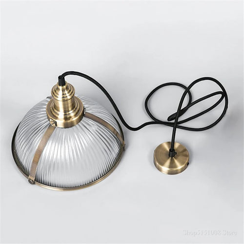 lampe suspendue vintage en verre transparent pour ambiance nostalgique