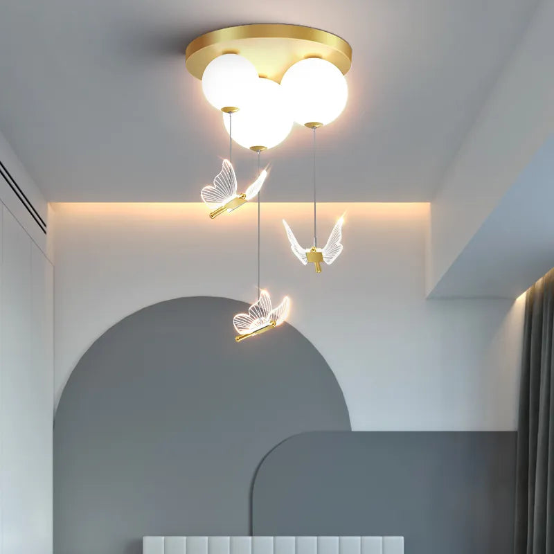 Plafonnier simple et moderne avec boule papillon romantique - vue 6 sur 9