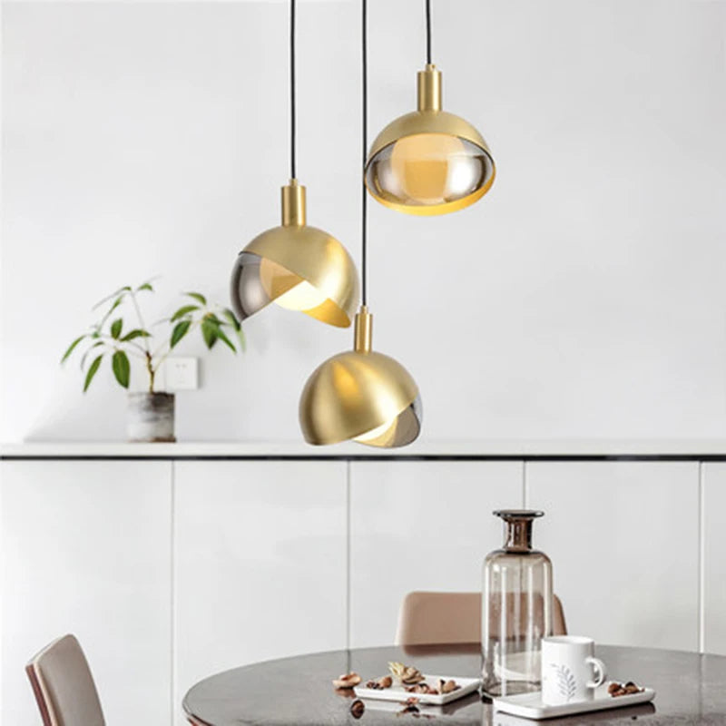suspension LED en métal doré idéale pour décoration intérieure - vue 3 sur 7
