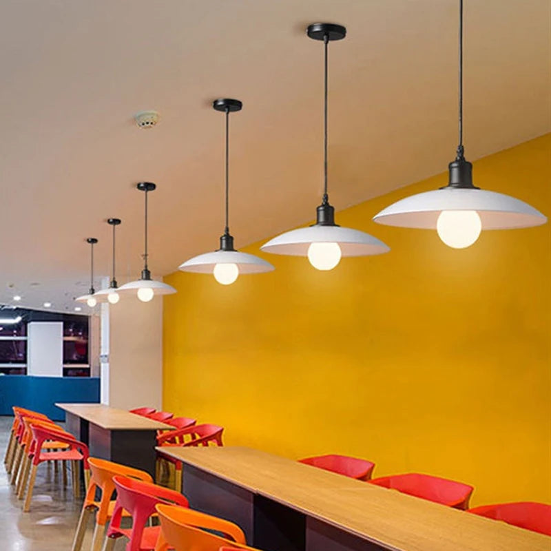 lampes suspendues vintage en fer forgé pour restaurant loft - vue 5 sur 10