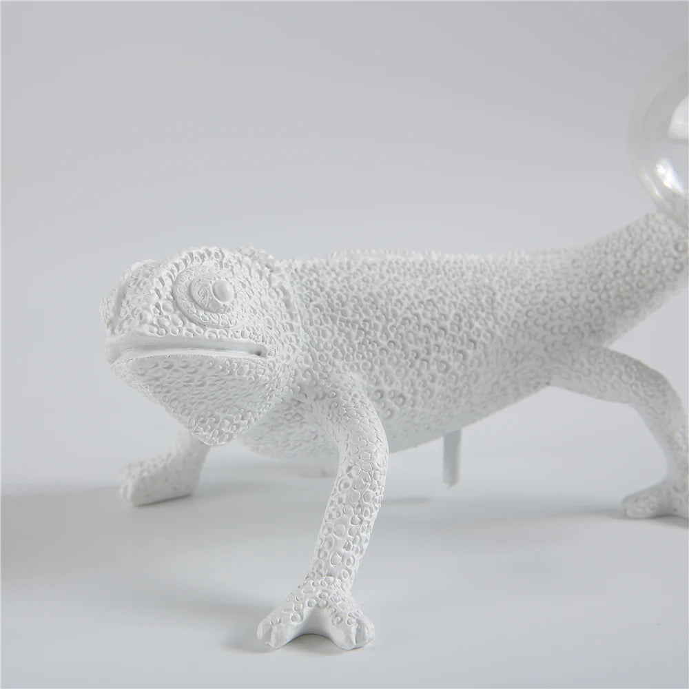 lampe de table led mignon lézard nordique en résine - vue 5 sur 11