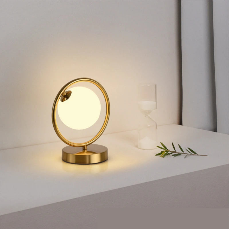 Lampe à poser dorée à led boule en verre - vue 5 sur 8