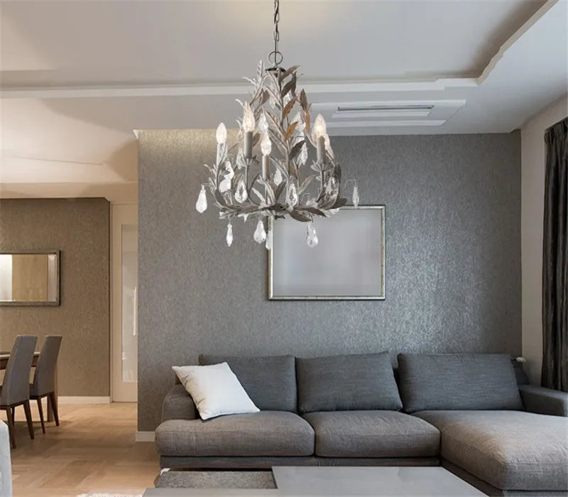 lustre vintage en fer forgé et cristal pour un éclairage rétro