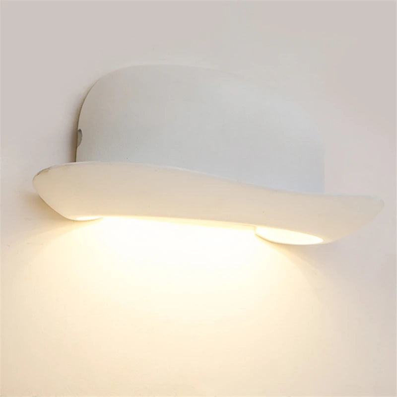applique murale chapeau à LED aluminium design minimaliste