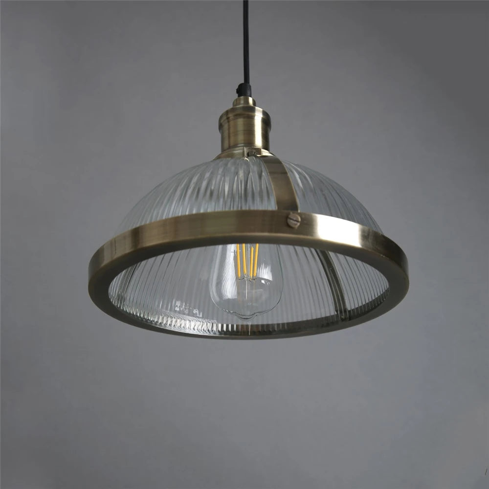 lampe suspendue vintage en verre transparent pour ambiance nostalgique