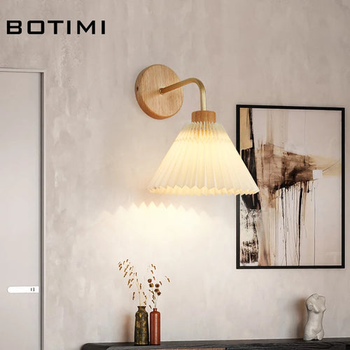 Appliques murales LED en bois nordique avec abat-jour brillant