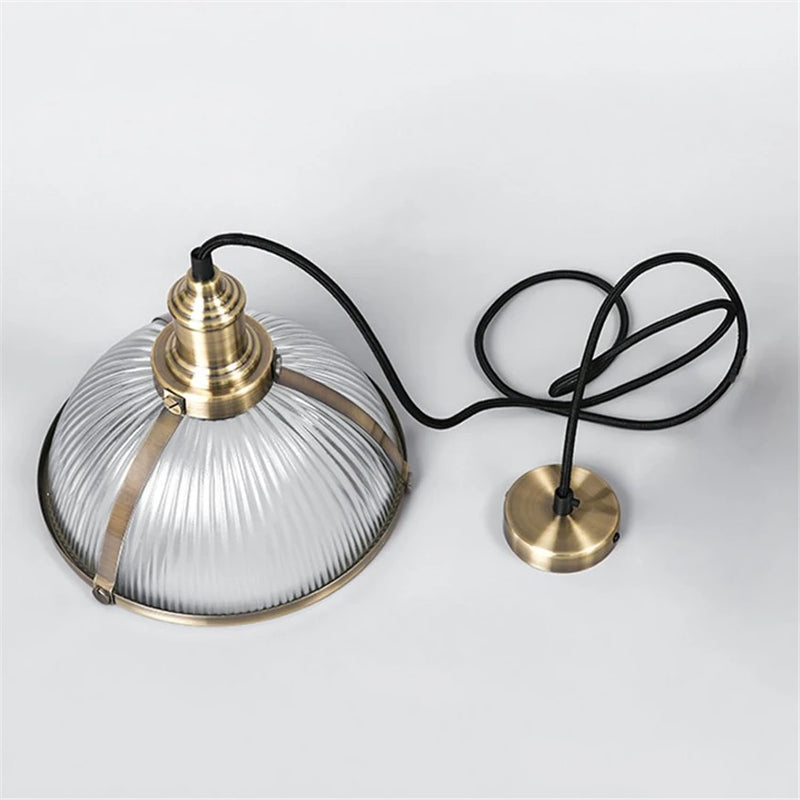 lampe suspendue vintage en verre transparent pour ambiance nostalgique