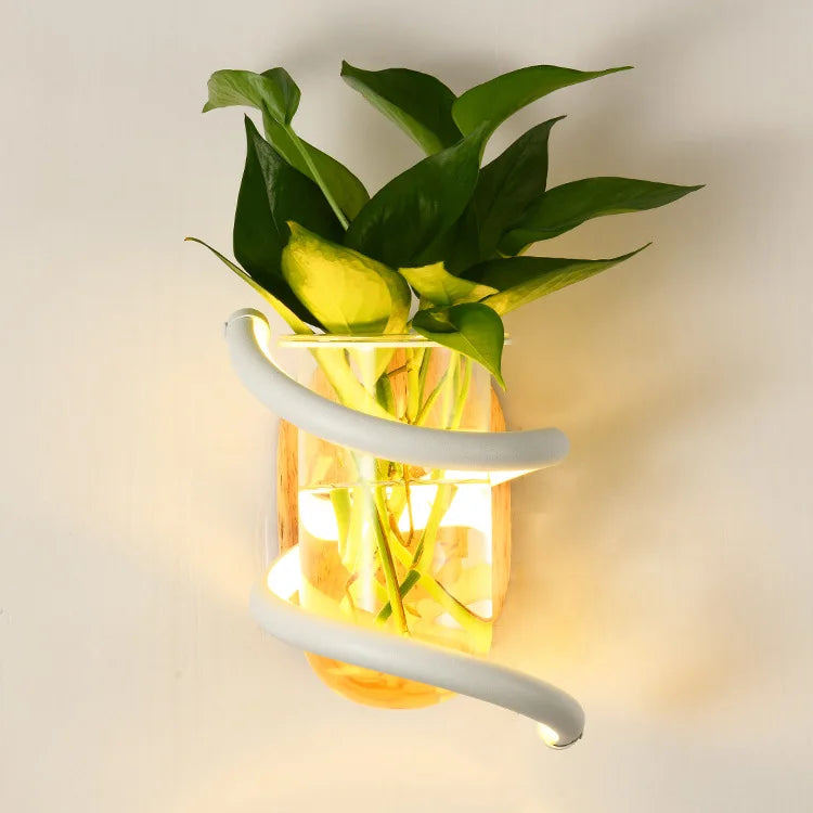 Applique murale nordique en bois avec plante verte - vue 7 sur 9