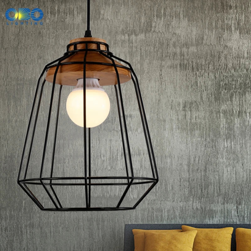 suspension vintage en fer et bois pour éclairage intérieur - vue 3 sur 9