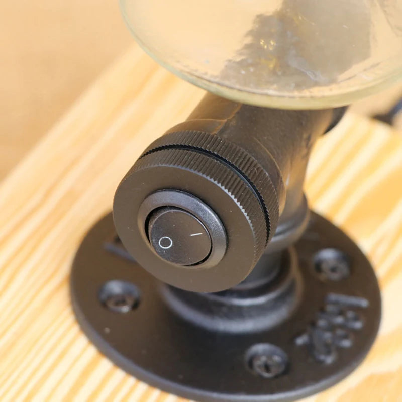 lampe de bureau vintage industrielle avec abat-jour en bouteille - vue 6 sur 10